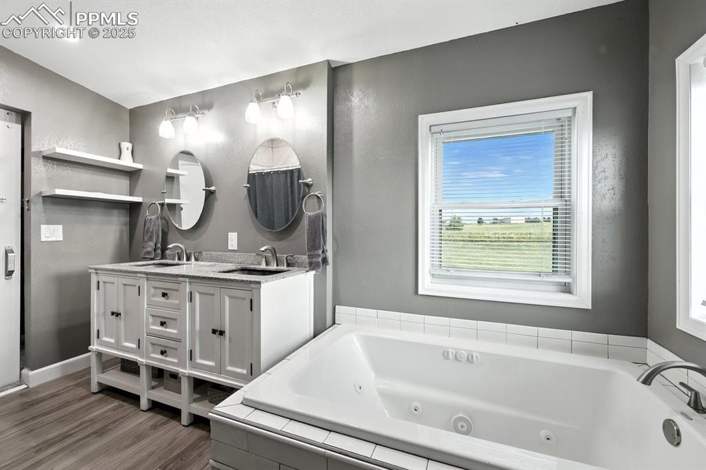 Image 18 of 44: Bathroom