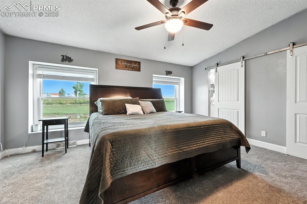 Image 22 of 44: Bedroom