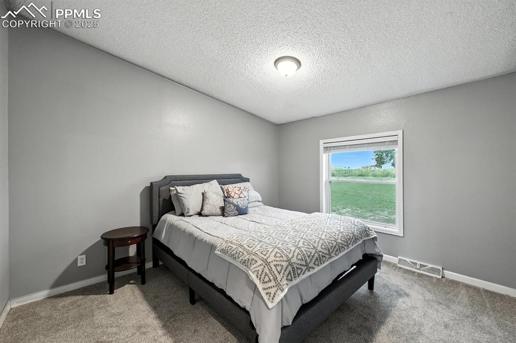 Image 27 of 44: Bedroom