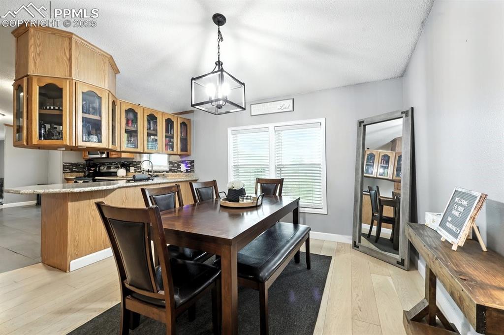 Image 7 of 44: Dining Area