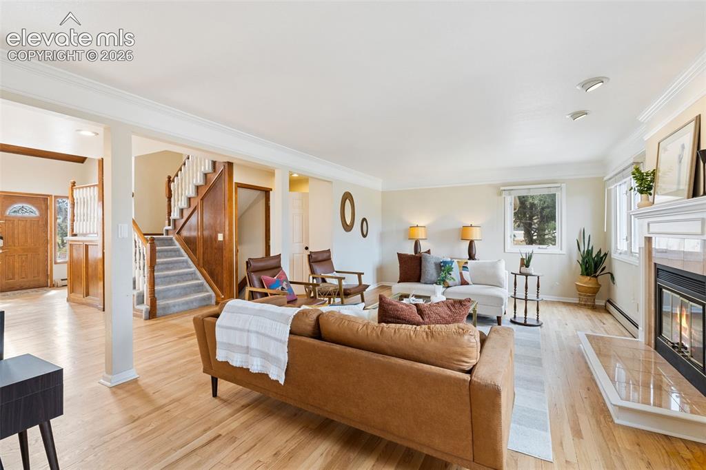 Image 18 of 46: Living Room