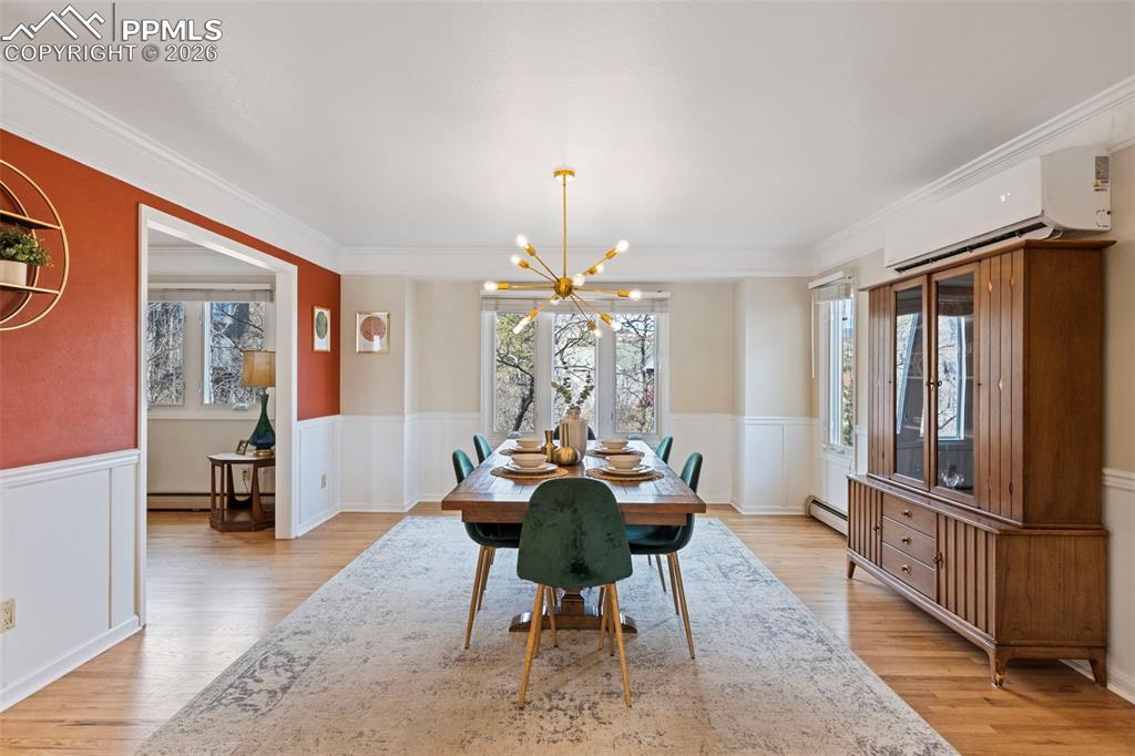 Image 19 of 48: Dining Area