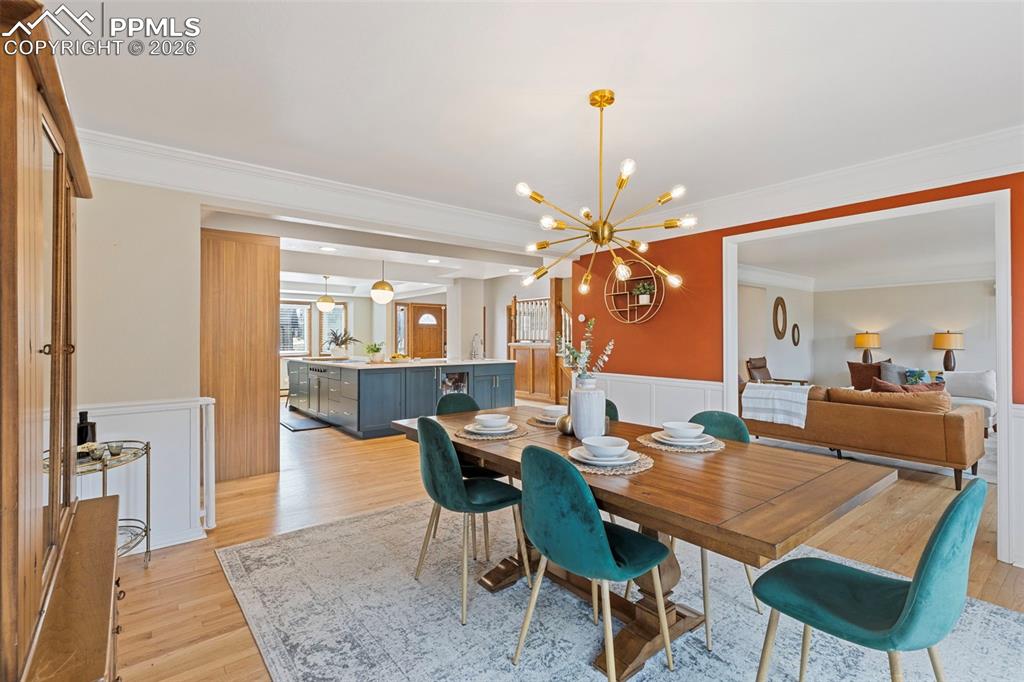 Image 20 of 48: Dining Area