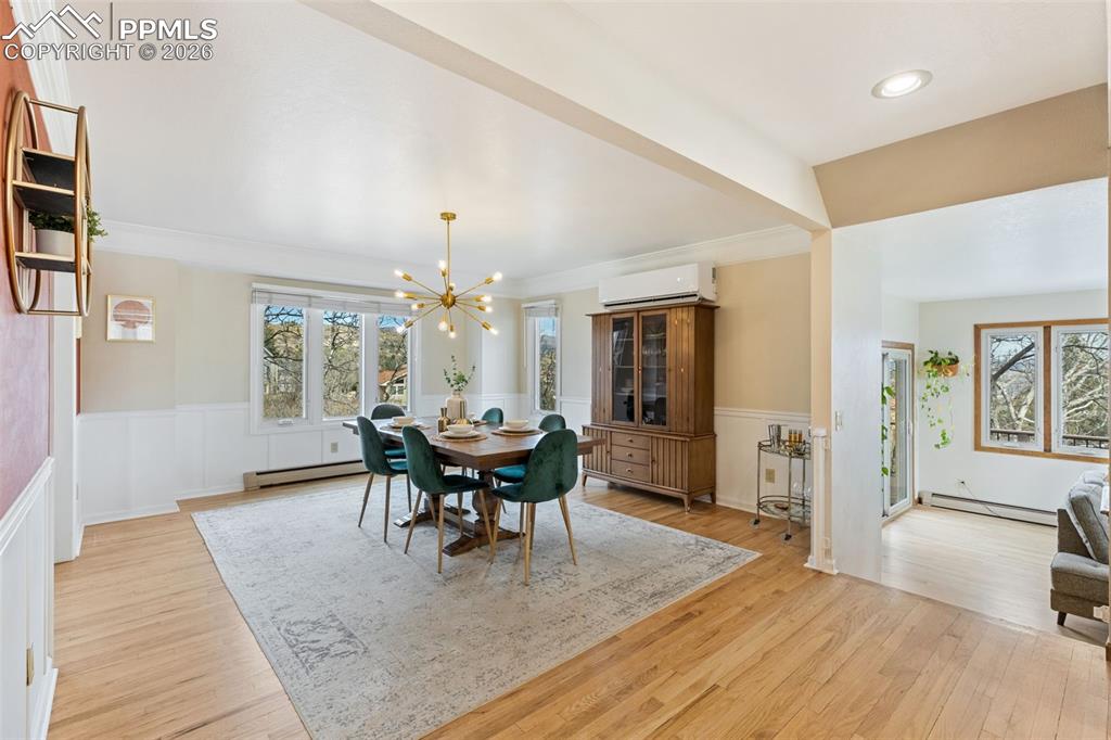 Image 21 of 48: Dining Area