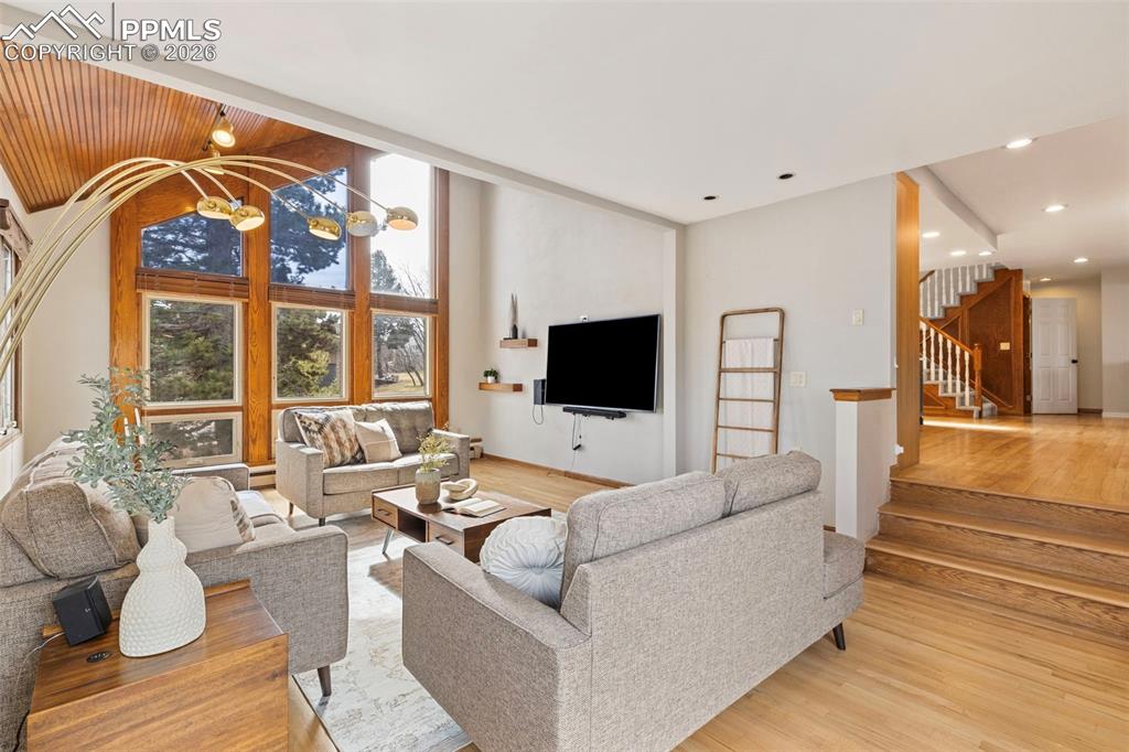 Image 22 of 48: Living Room