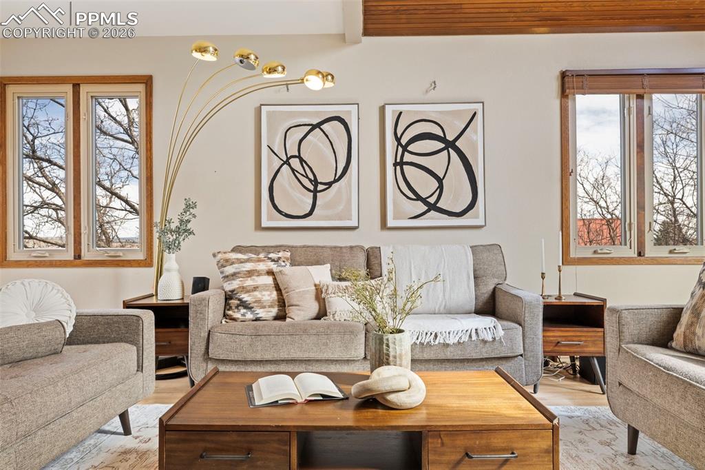 Image 23 of 48: Living Room