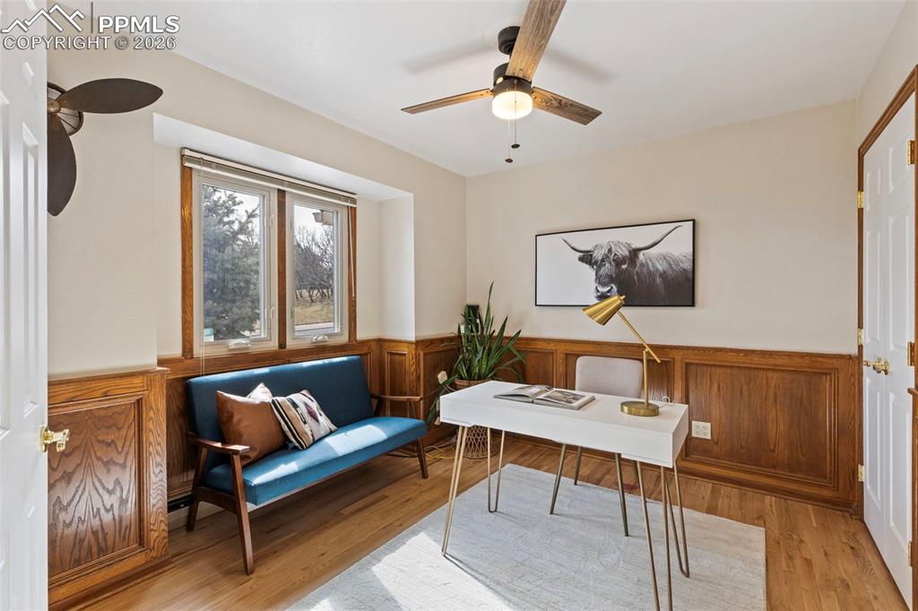 Image 24 of 48: Office