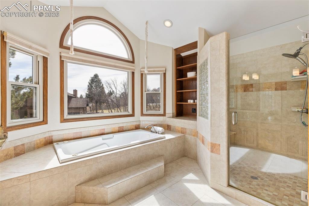 Image 27 of 48: Bathroom