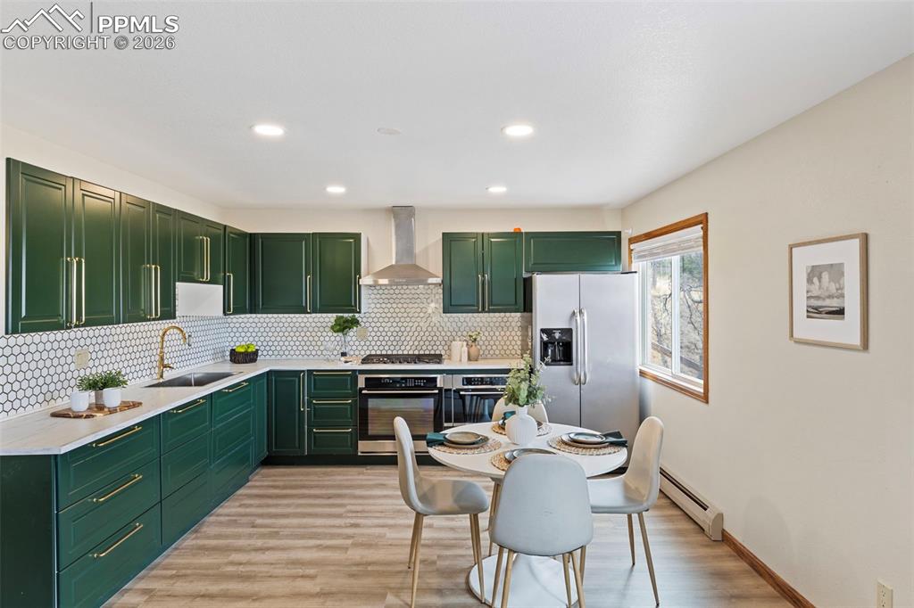 Image 31 of 48: Kitchen