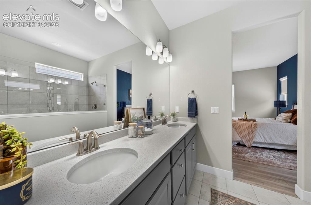 Image 17 of 42: Bathroom