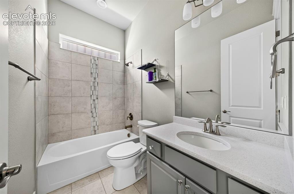 Image 19 of 42: Bathroom