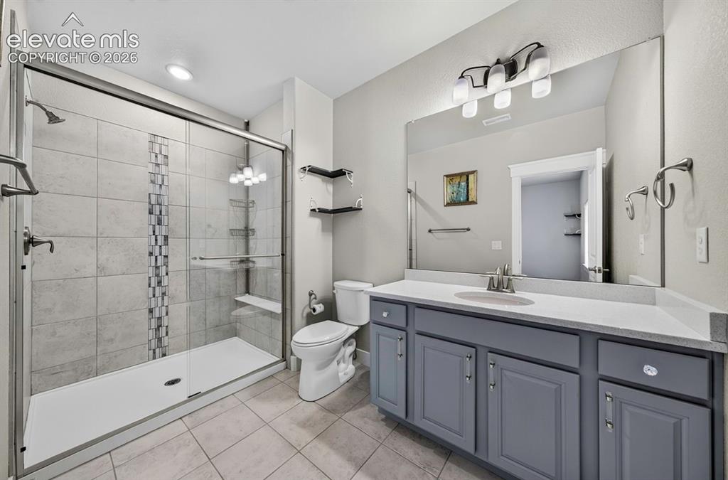Image 34 of 42: Bathroom