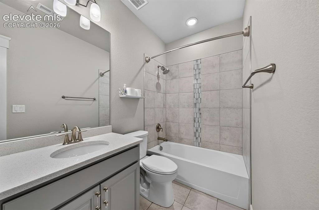 Image 39 of 42: Bathroom