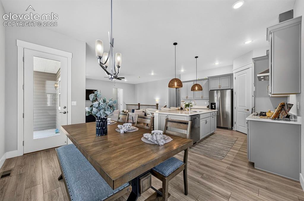 Image 5 of 42: Dining Area