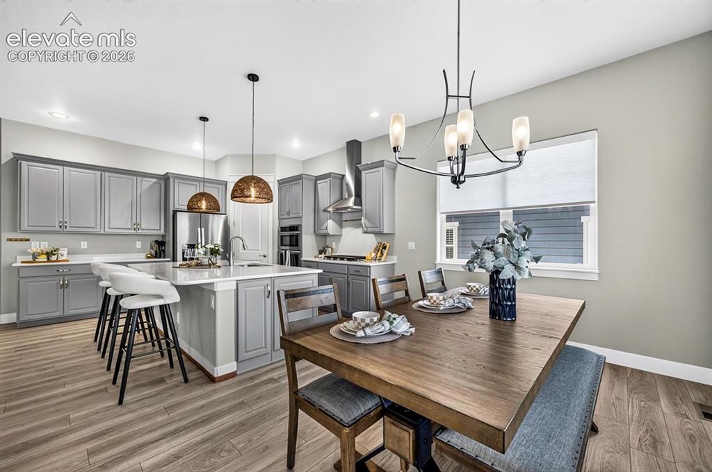 Image 7 of 42: Dining Area