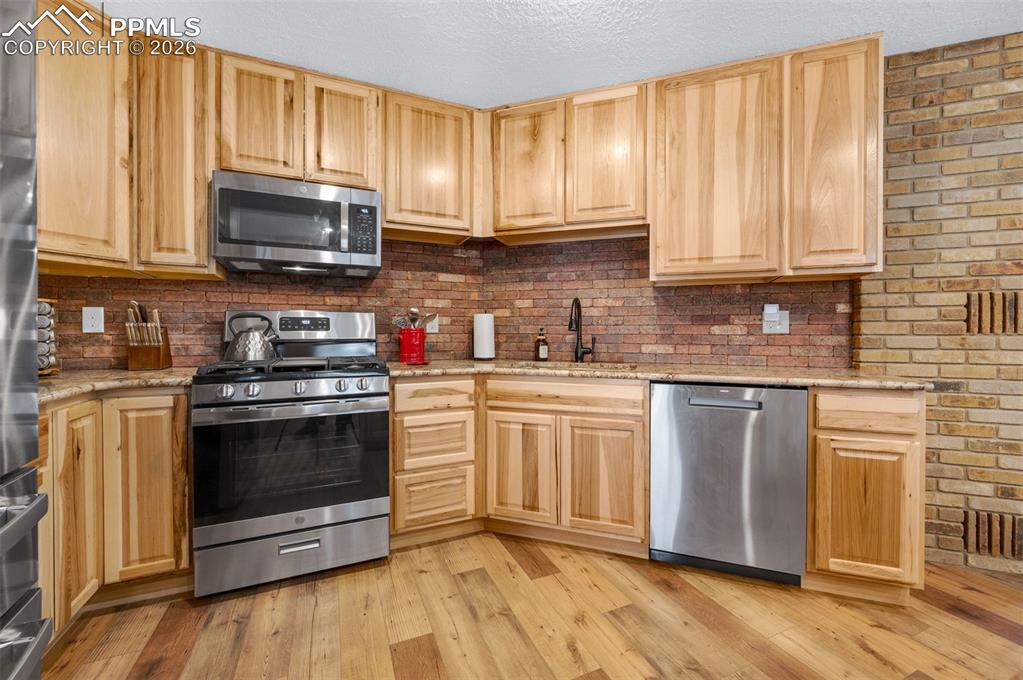 Image 10 of 48: Kitchen