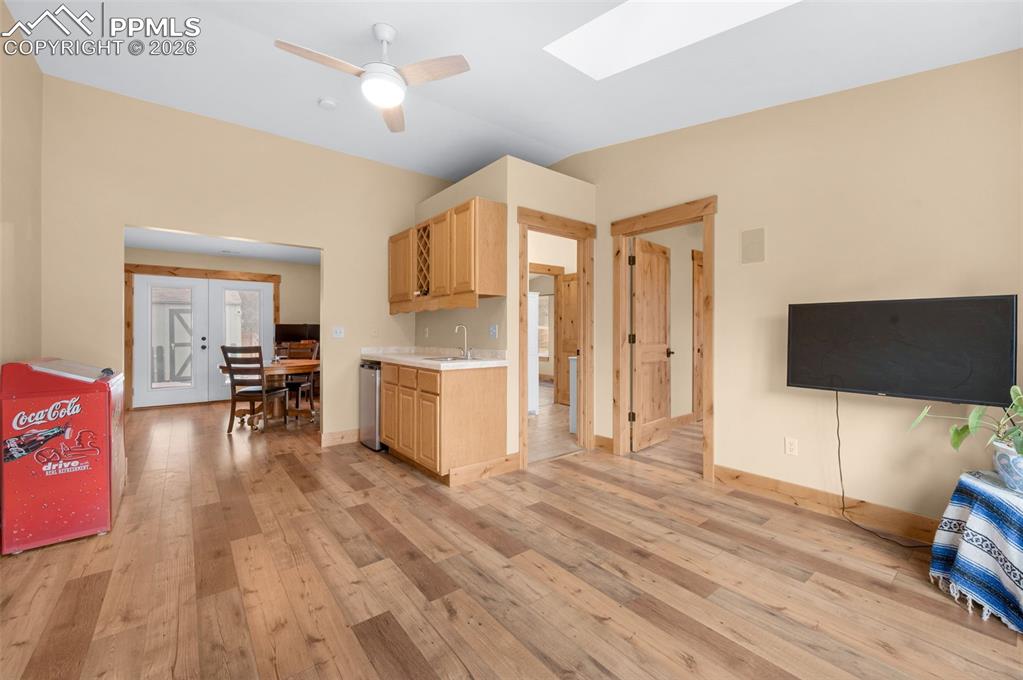 Image 21 of 48: Kitchen