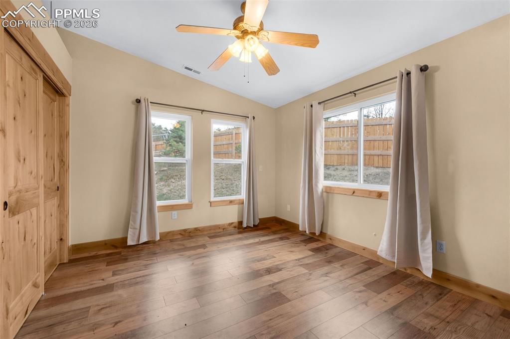 Image 22 of 48: Bedroom