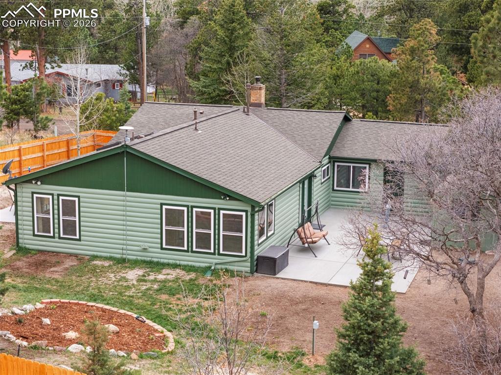 Image 3 of 48: Back of Structure