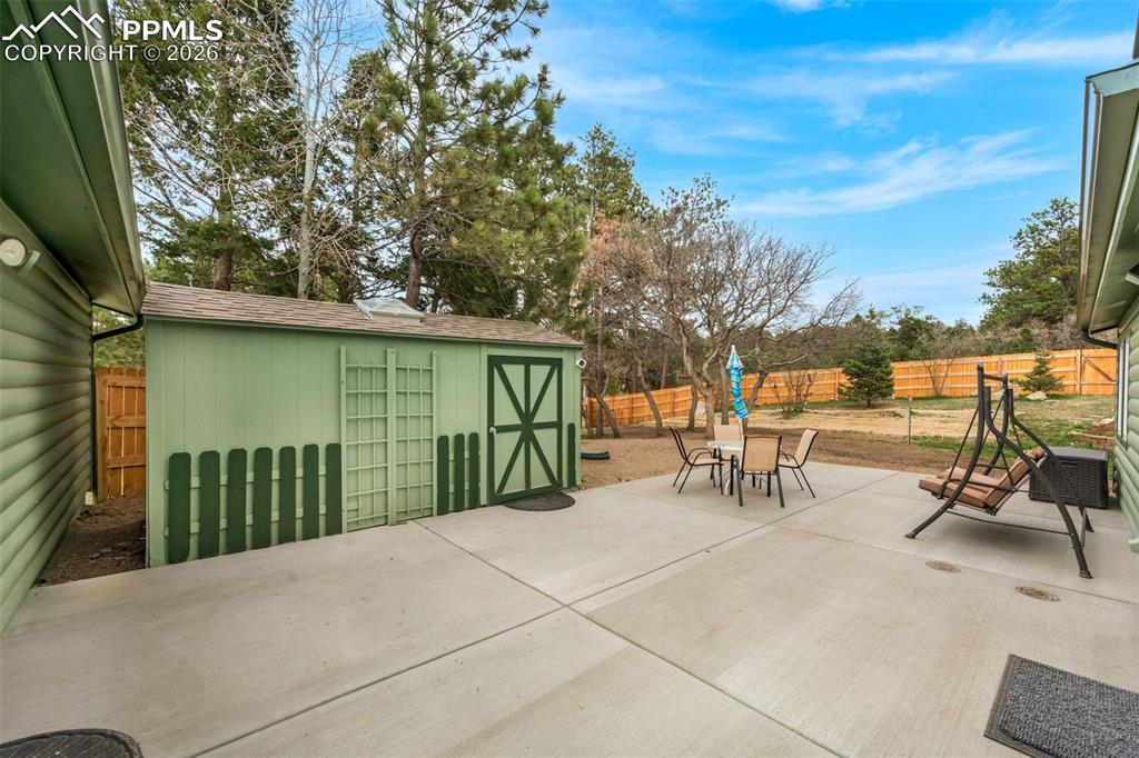 Image 4 of 48: Patio