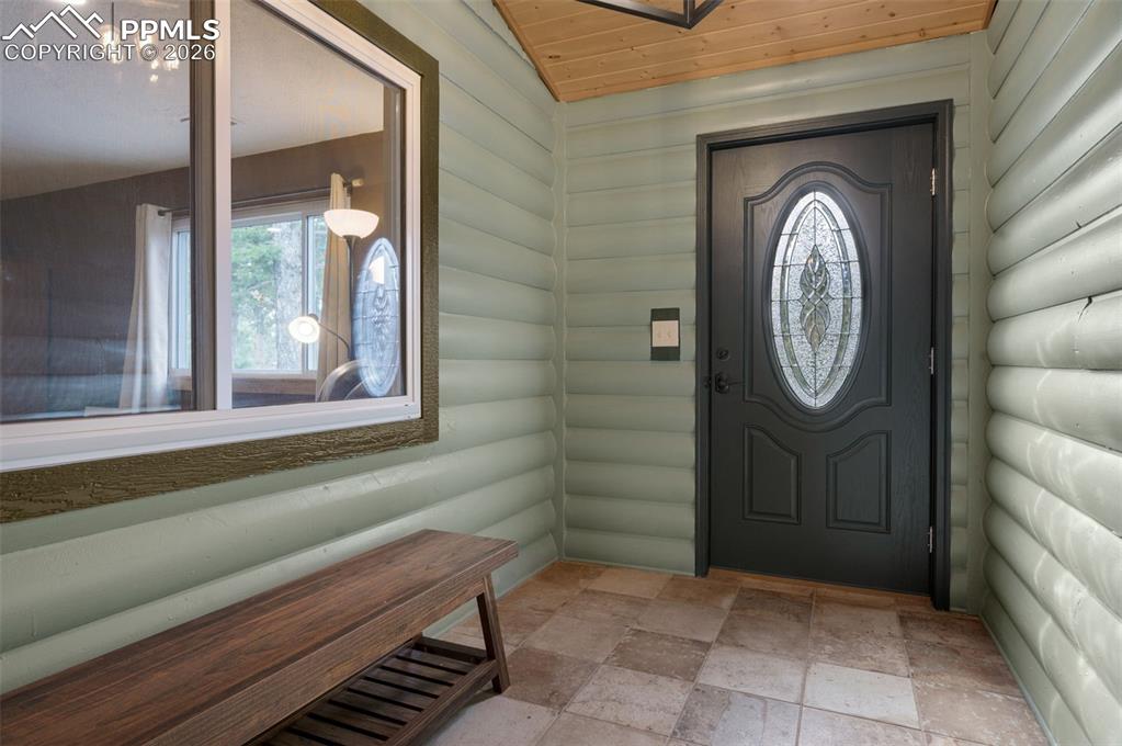 Image 7 of 48: Entry