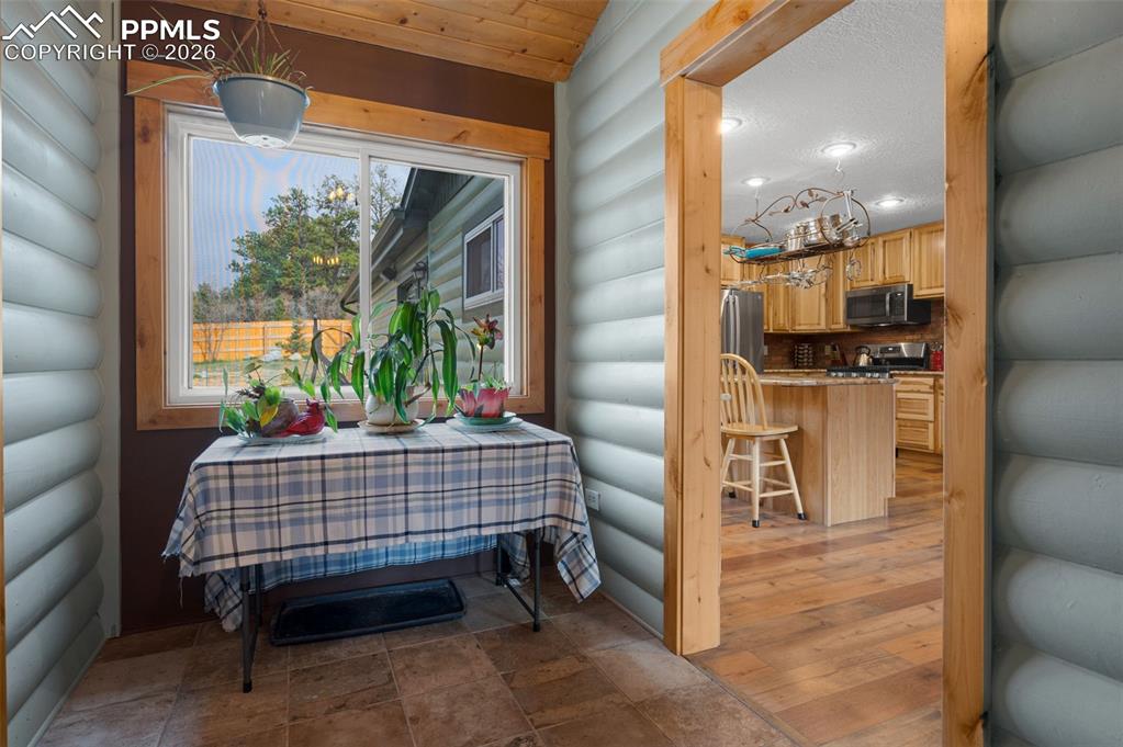 Image 8 of 48: Dining Area