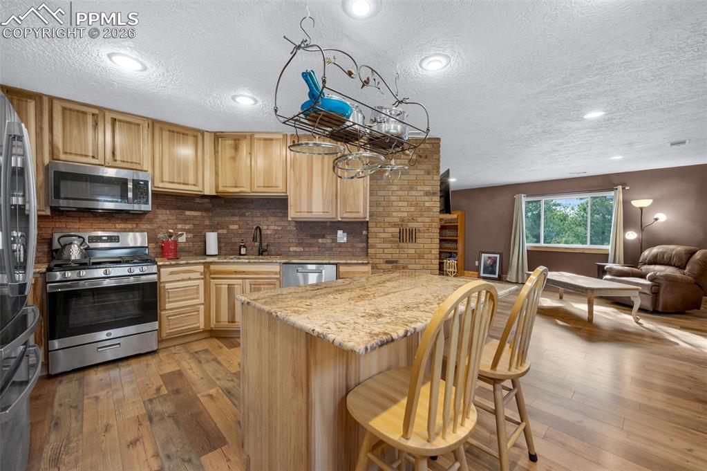 Image 9 of 48: Kitchen