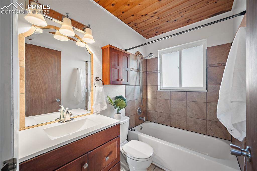 Image 18 of 49: Upstairs