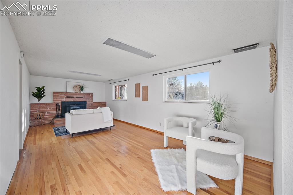 Image 19 of 49: Downstairs living space