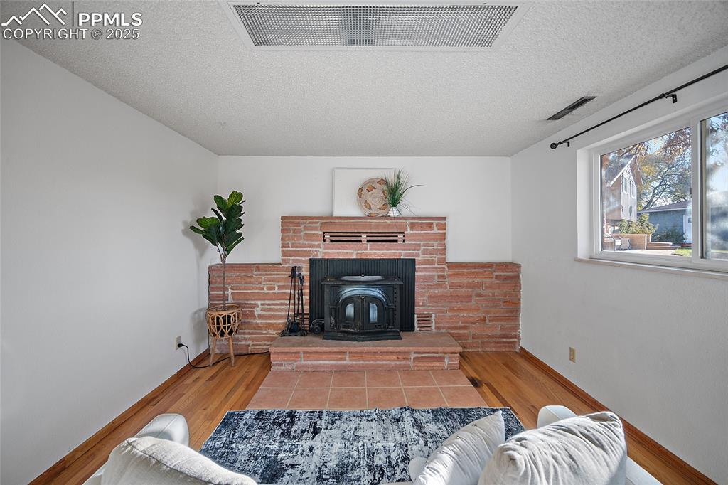 Image 20 of 49: Downstairs living space