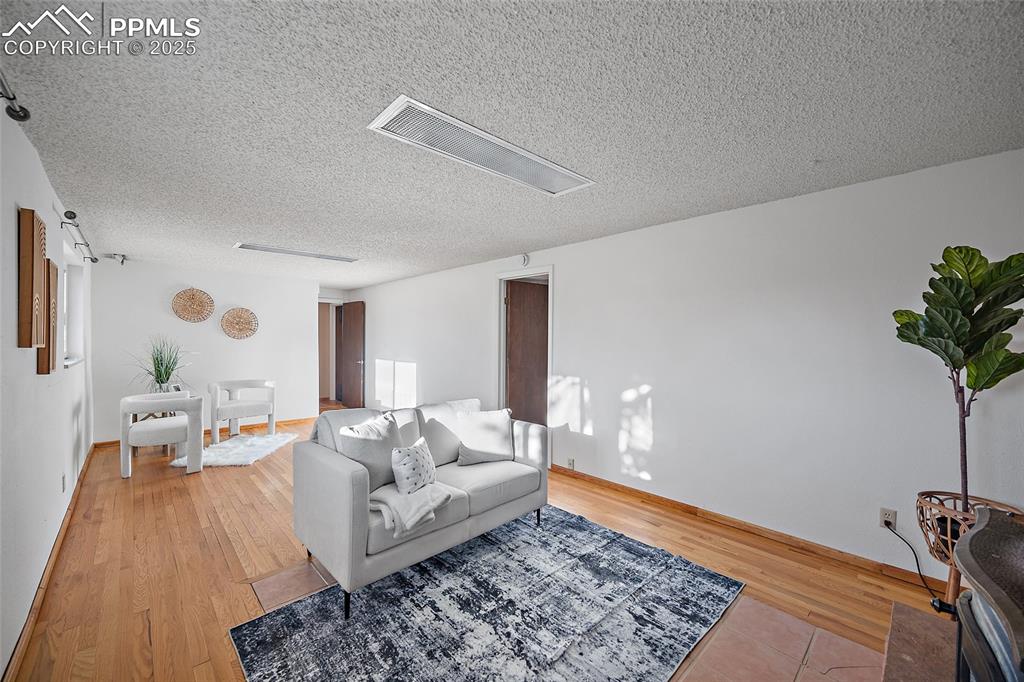 Image 21 of 49: Downstairs living space