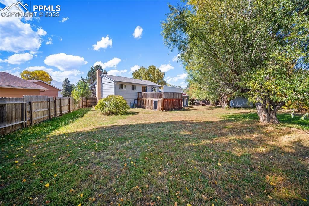 Image 32 of 49: Large back yard