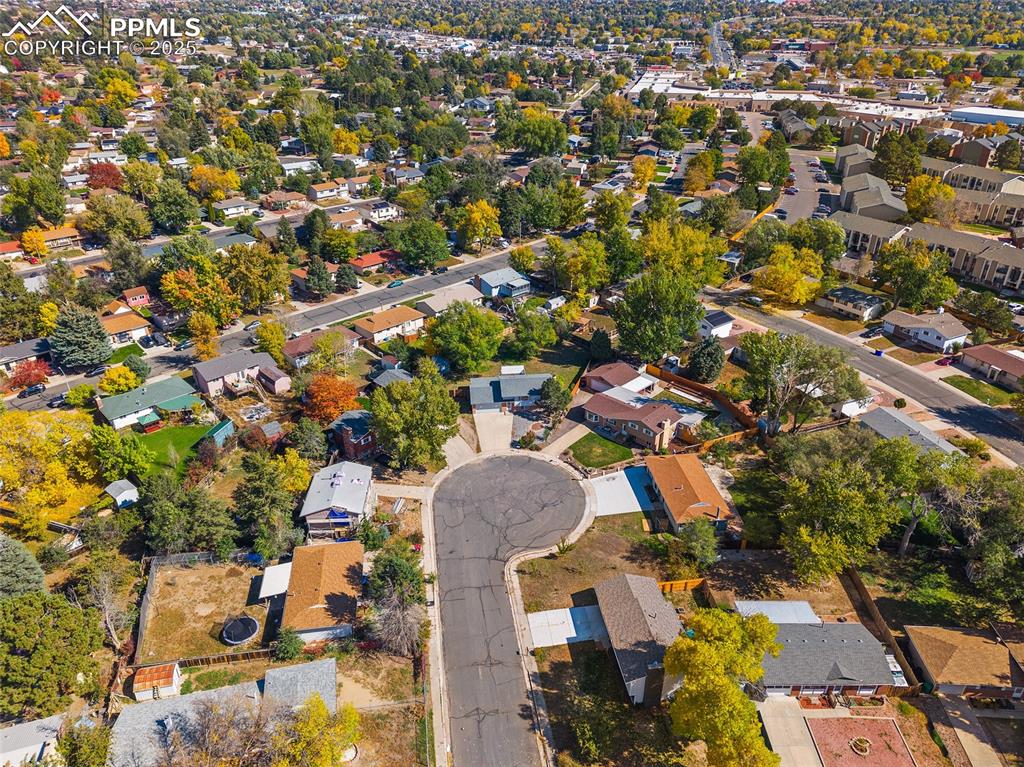 Image 36 of 49: Property sits at the end of the culdesac