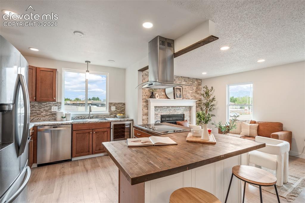Image 12 of 39: Kitchen
