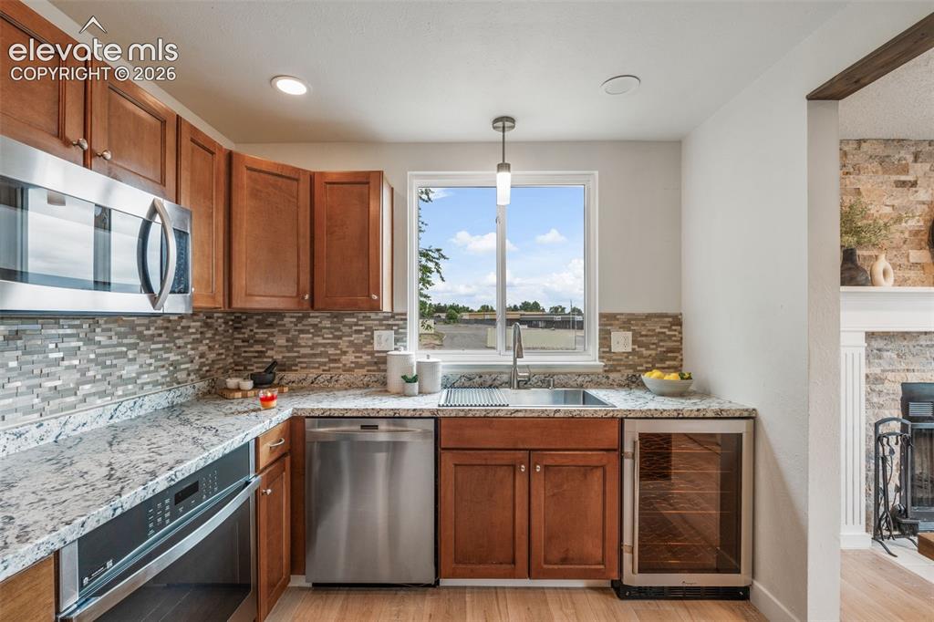 Image 13 of 39: Kitchen