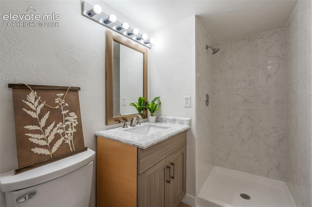 Image 33 of 39: Bathroom