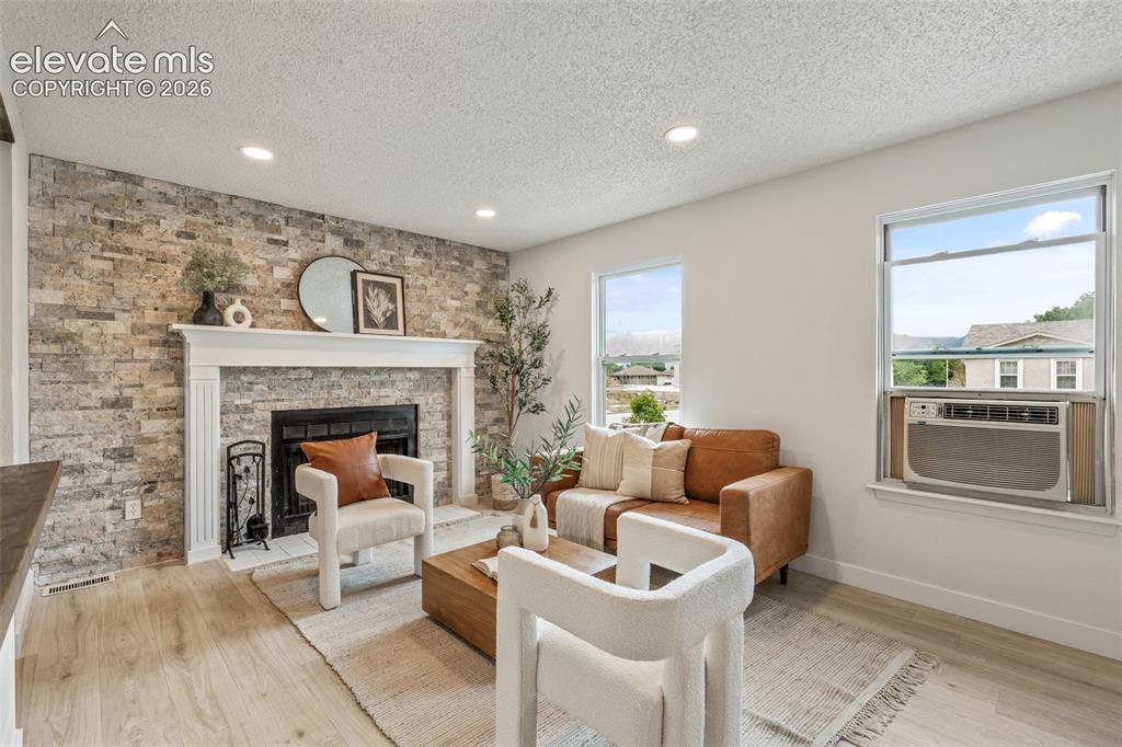 Image 6 of 39: Sitting Room