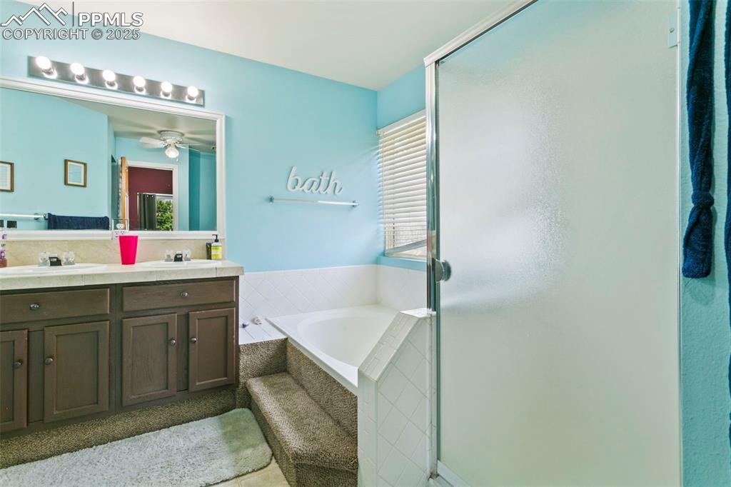 Image 12 of 27: Bathroom