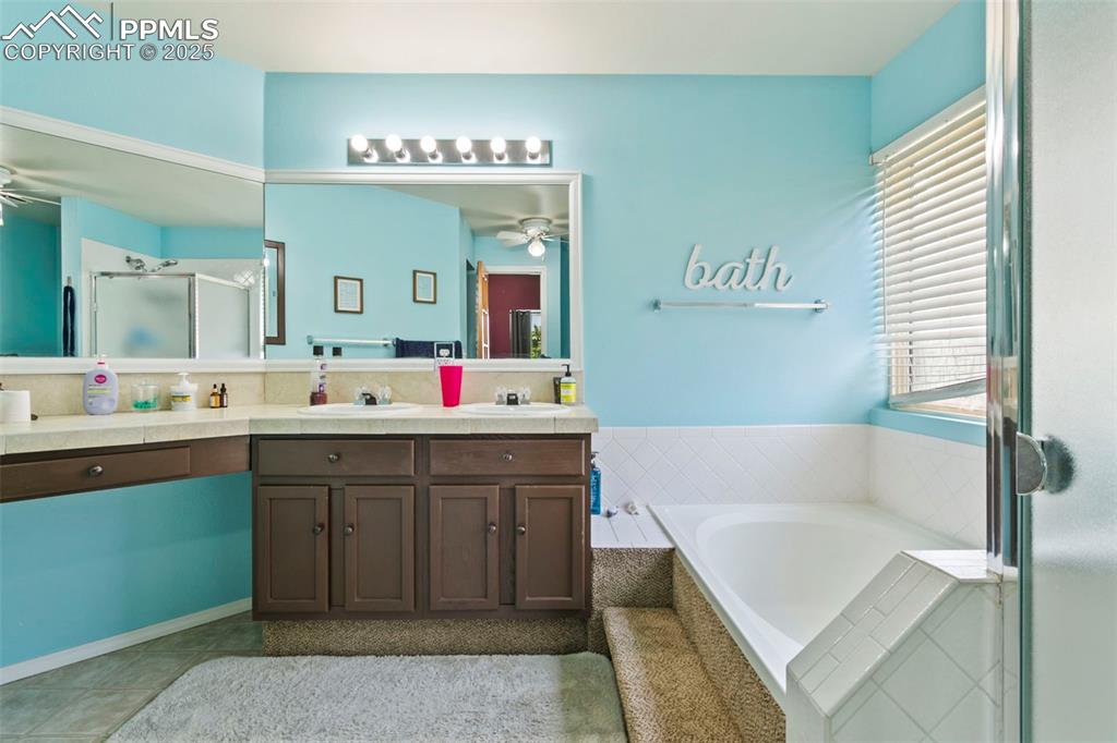 Image 13 of 27: Bathroom