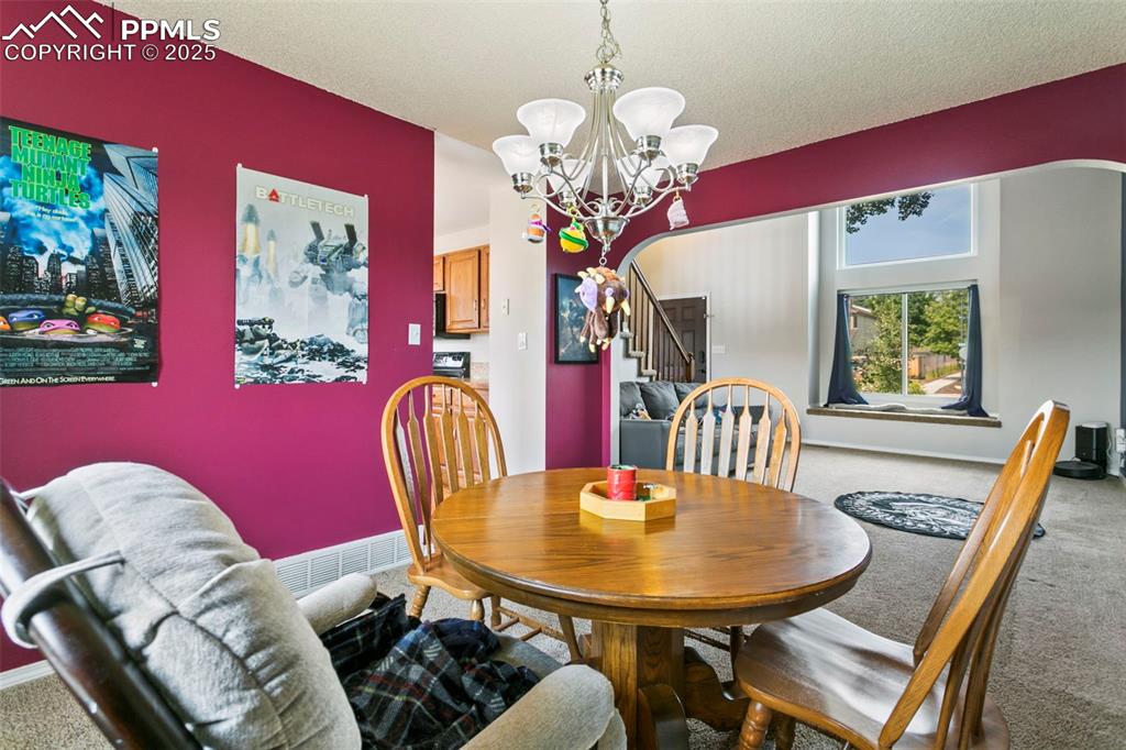 Image 7 of 27: Dining Area