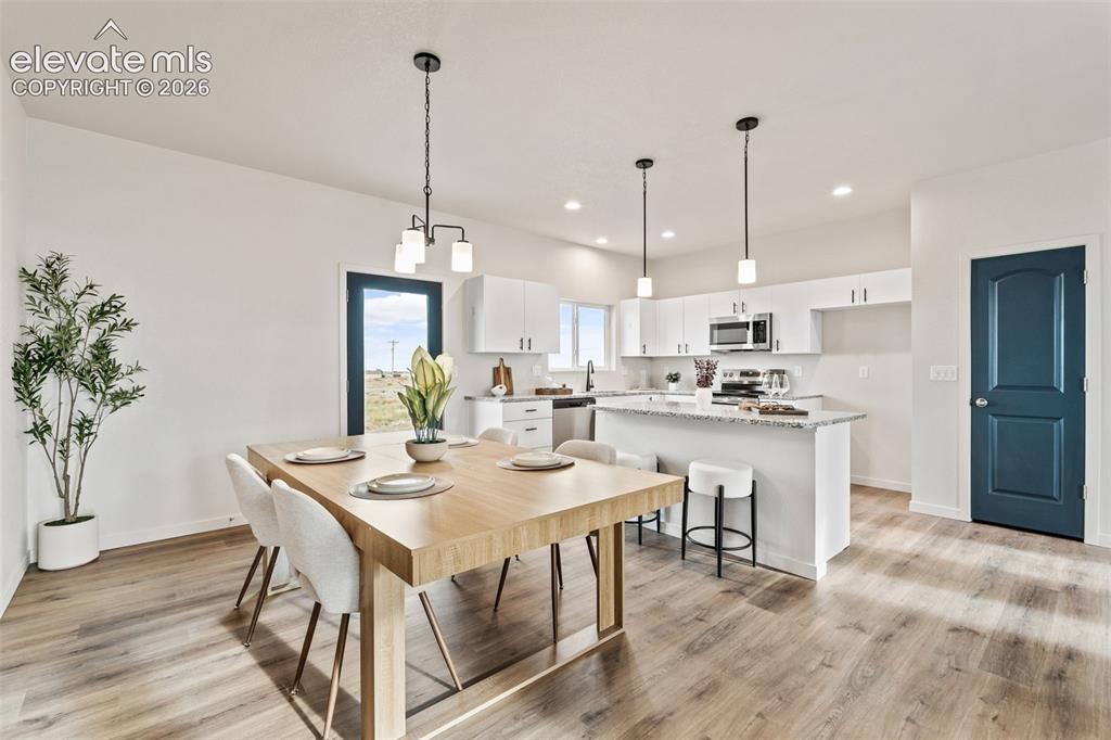 Image 12 of 43: Dining Area