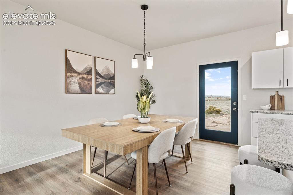 Image 13 of 43: Dining Area