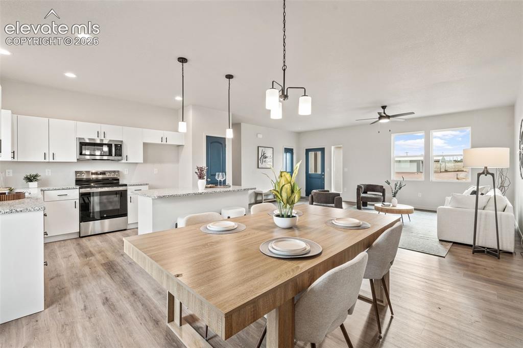 Image 14 of 43: Dining Area