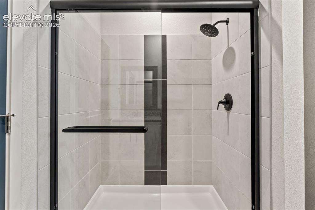 Image 28 of 43: Bathroom