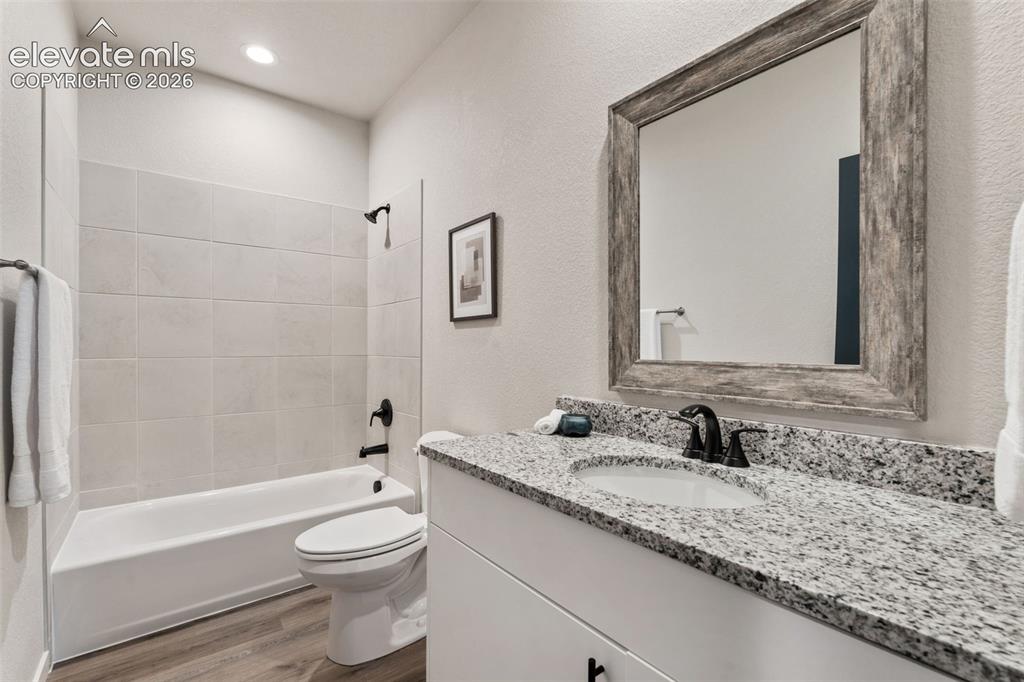 Image 32 of 43: Bathroom