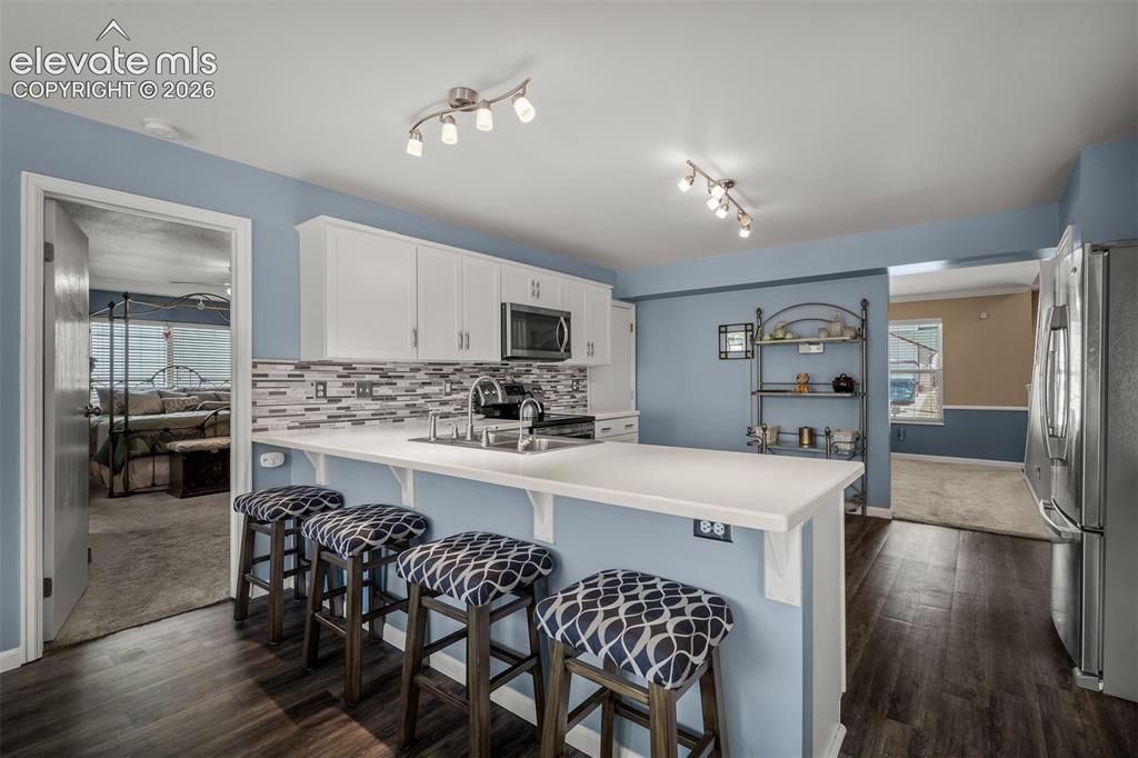 Image 15 of 50: Kitchen