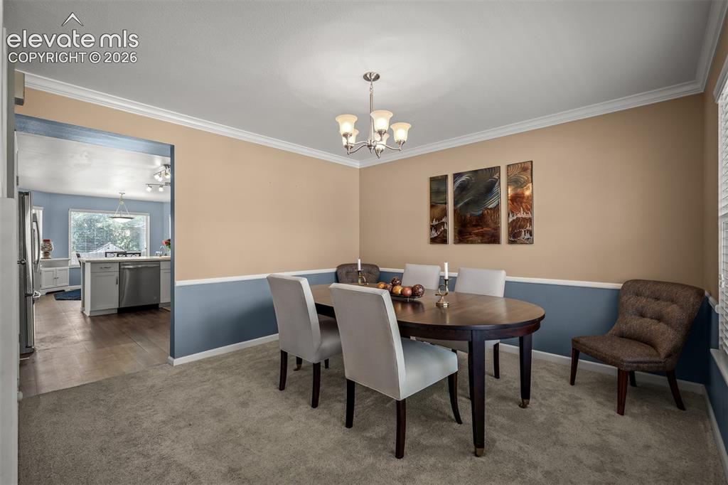 Image 9 of 50: Dining Area