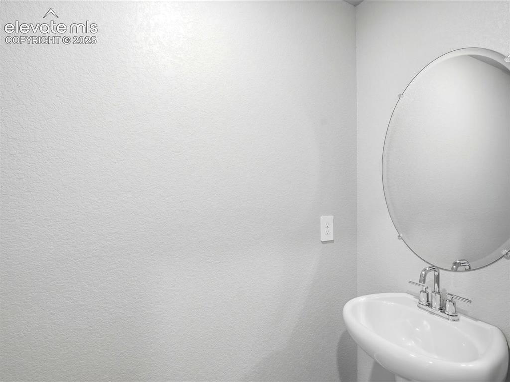 Image 13 of 24: Bathroom