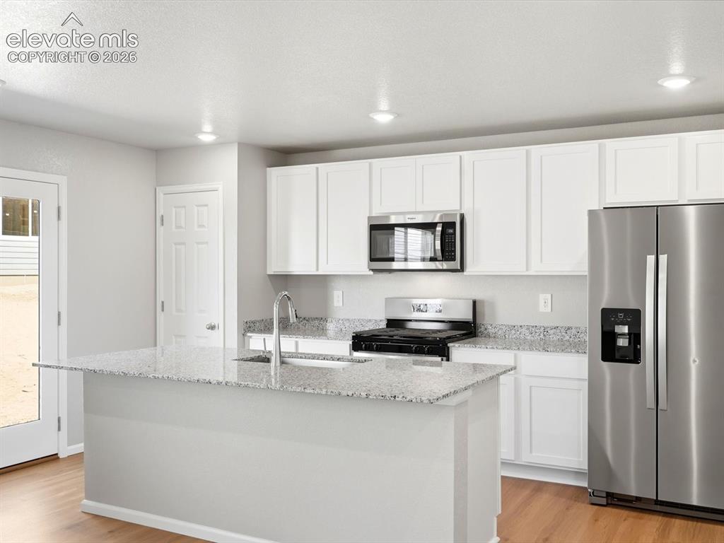 Image 8 of 24: Kitchen