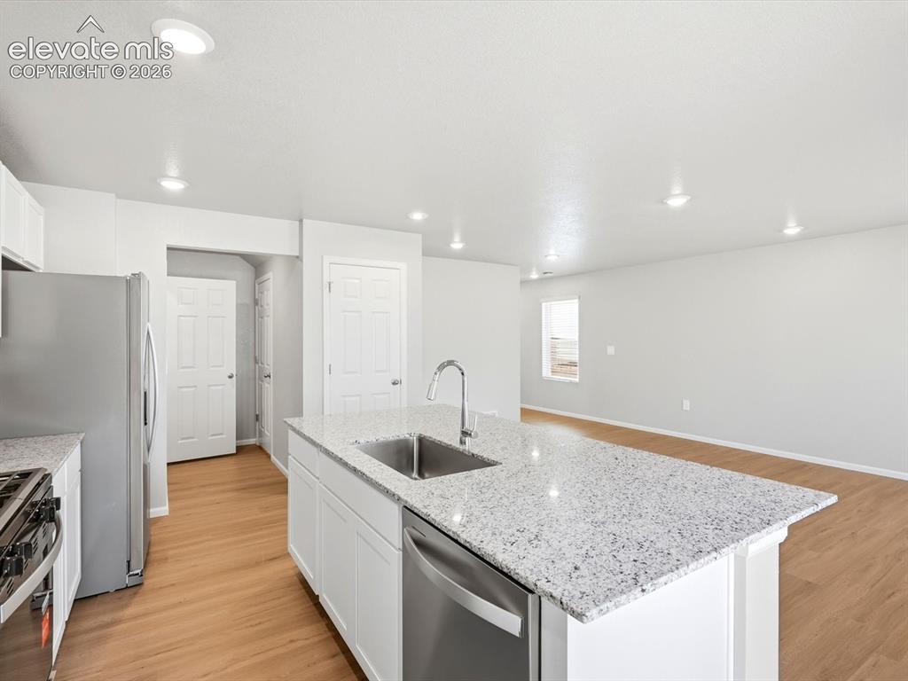 Image 9 of 24: Kitchen
